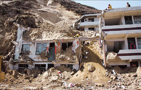 10 die in Shaanxi landslide