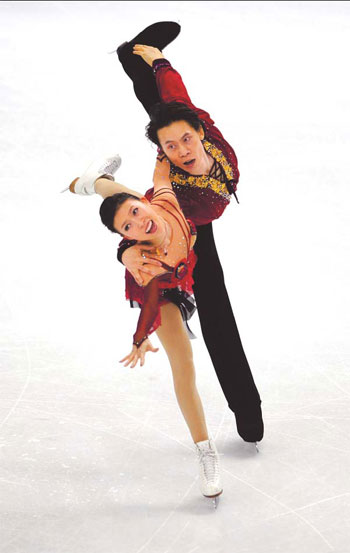 Pang and Tong glide to gold