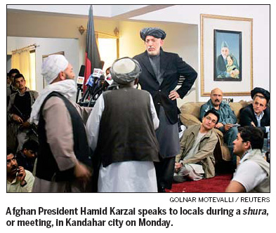 Karzai rallies tribes, distances self from West