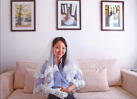 Wedding planner helps tie the knot