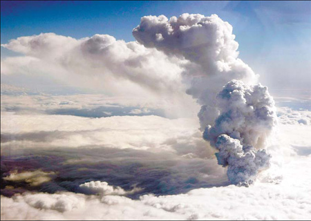 Volcanic ash disrupts air traffic in Europe