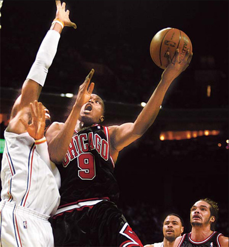 Bulls get last playoff spot, Texas rematch set