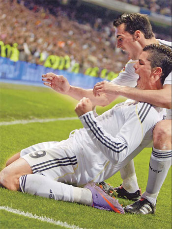 Higuain and Ronaldo reignite Real's title hopes