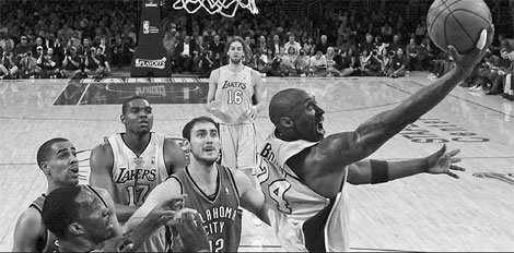 Lakers survive another close call by edging Thunder
