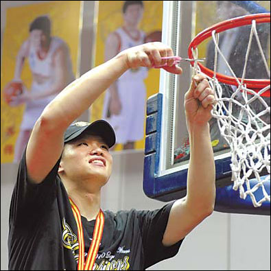 Guangdong blow by Xinjiang for CBA title