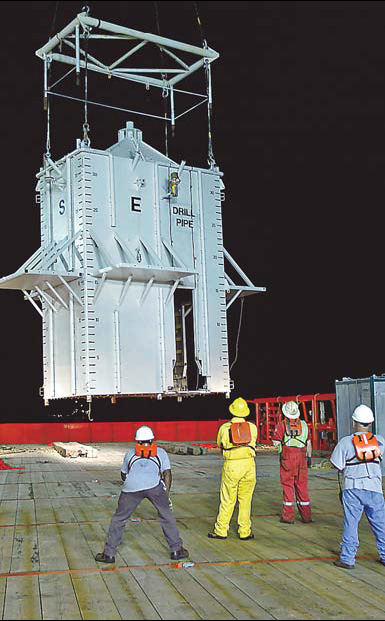 100-ton box lowered in US Gulf to battle oil spill