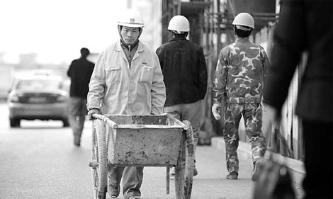 Authorities to give migrant workers skills boost