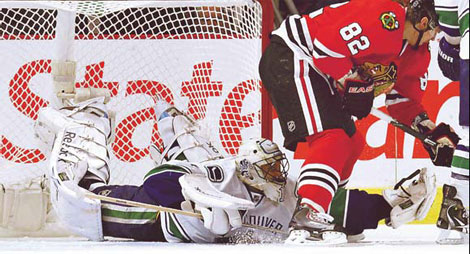 Canucks rebound to win