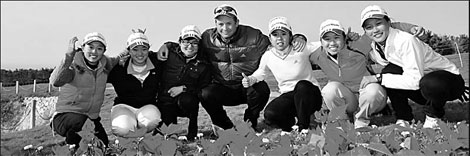 Women's national team members join amateur tour