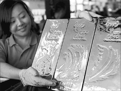 Gold shines as investors hunt for a safe haven