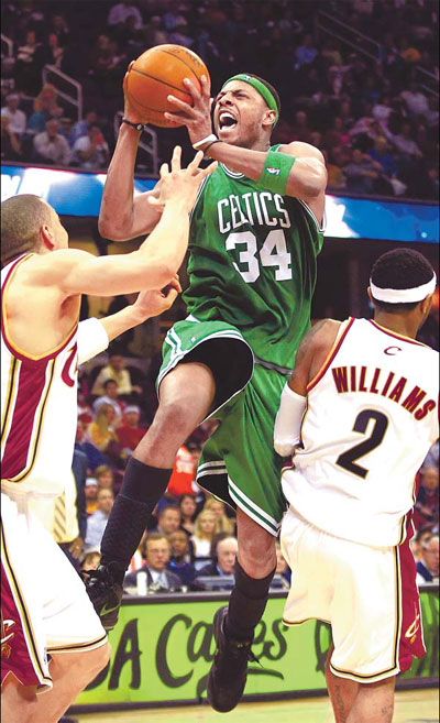 Celtics stun Cavs, take series lead