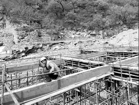 Company ordered to stop construction near Great Wall