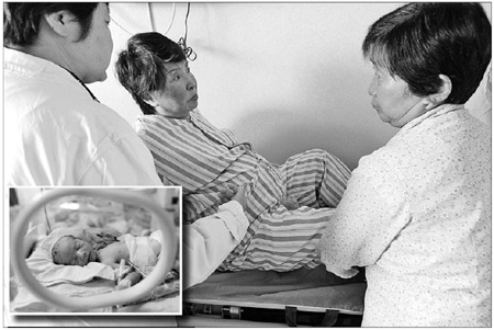 Hefei woman, at 60, gives birth to twins