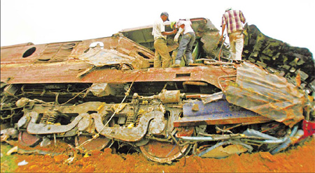 Indian train mishap kills 71