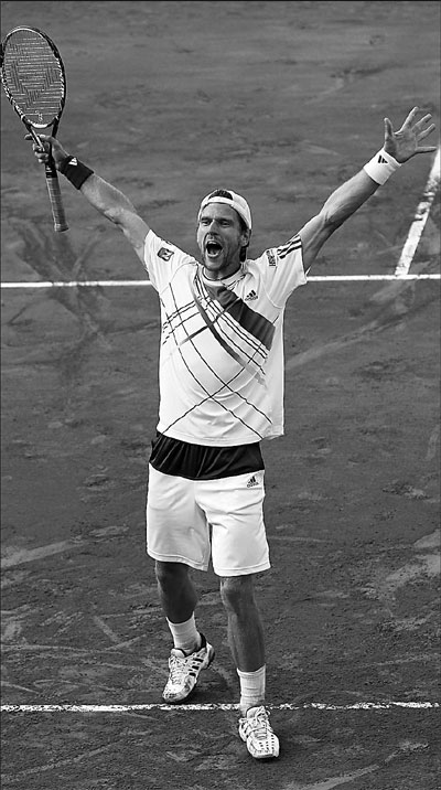 'Mickey Mouse' Melzer proves to be lion king