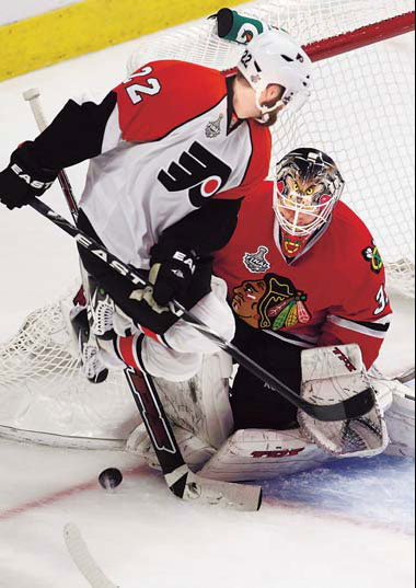 Blackhawks rebound to take 3-2 lead over Flyers