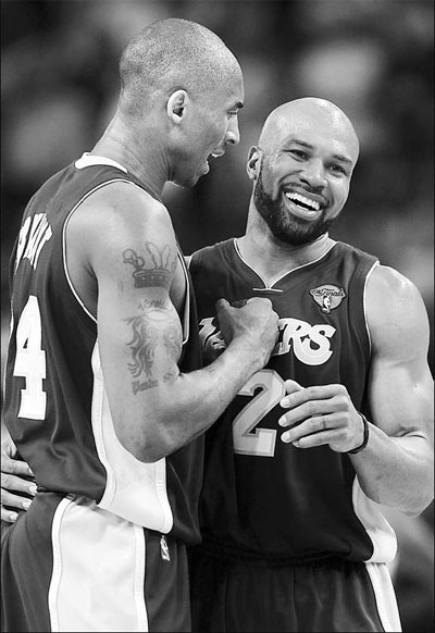Bryant, Fisher lead Lakers to win in Game 3