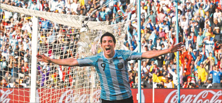 Higuain stars in Argentina win