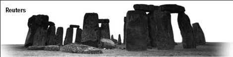 Stonehenge hosts summer solstice revelers