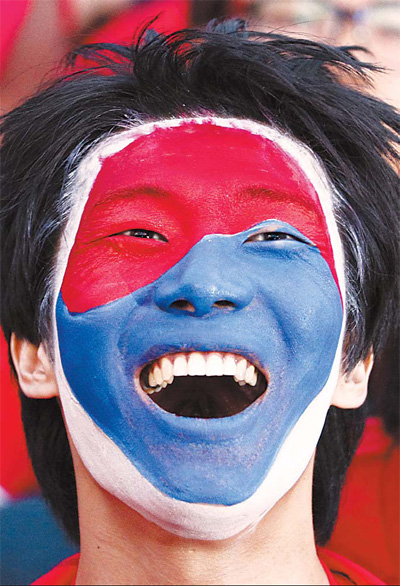 Bleary-eyed S Koreans celebrate last 16 spot