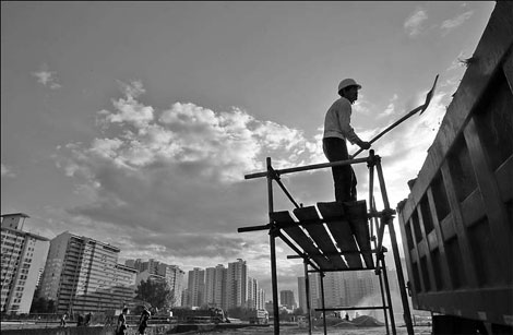 Crop of workers thins as migrants head back home