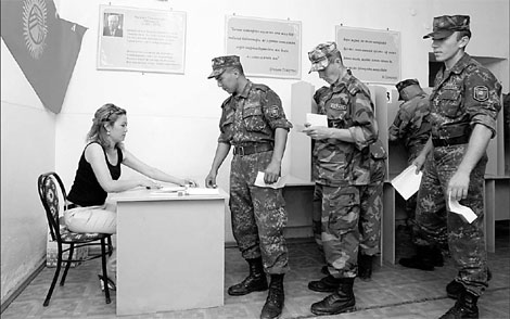 Kyrgyzstan troops on high alert, vote in referendum