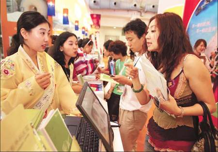 World hopes Chinese will stop for visit, spend money