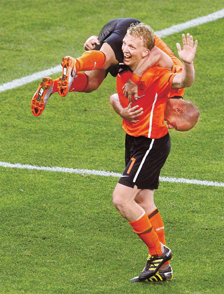 Dutch double beats Slovakia
