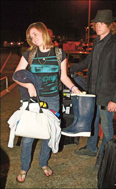 Teen sailor heads home to US family