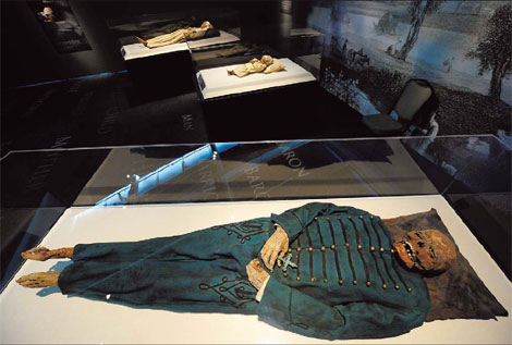 Mummies' secrets unraveled at California museum show