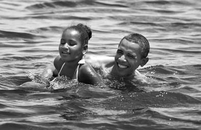 Obama and daughter swim in Gulf in act of reas