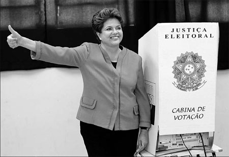 Rousseff falls short, Brazil goes to runoff