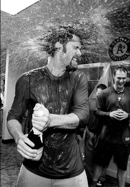 Phillies sweep Reds, reach NLCS