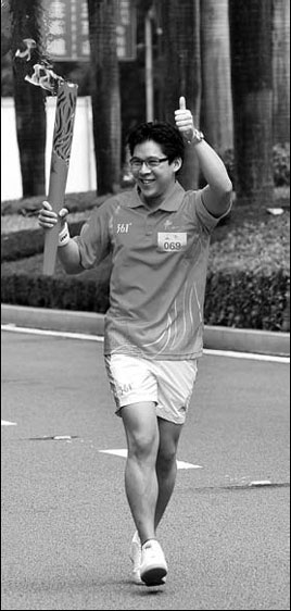 Torch relay continues through Zhongshan