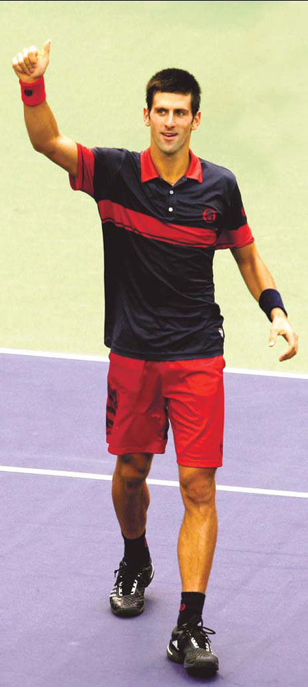 Murray, Djokovic advance in Shanghai
