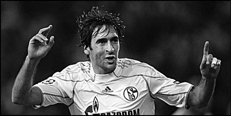 In Gelsenkirchen: Schalke downs Hapoel as Raul makes history