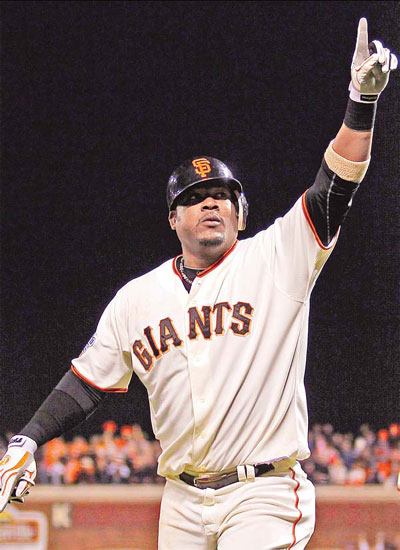Giants win Series opener