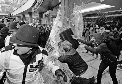 Cameron condemns rioting