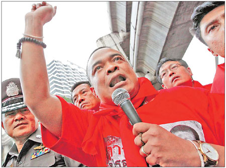 Thousands of Thai 'red shirts' mark 6 months since crackdown