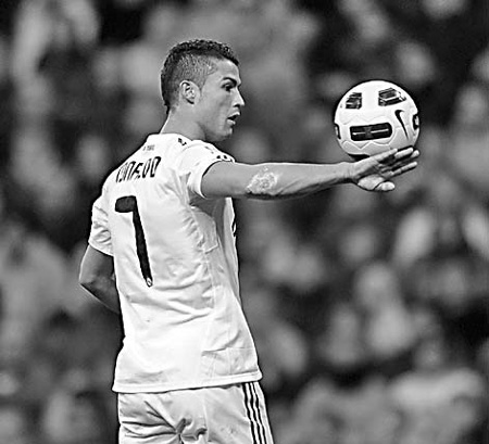 Ronaldo lays down eight-goal challenge to Barcelona