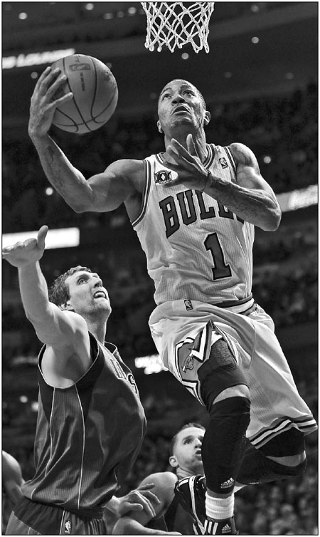 Rose lifts Bulls over Mavs