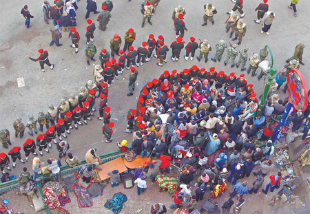 Egyptian army delivers ultimatum to protesters