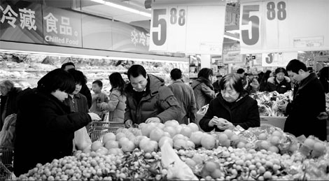 Consumers try to make the most of their money