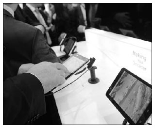 ZTE renews efforts to win US contracts