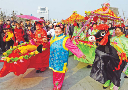 Lantern makers keep flame alive