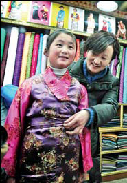 Tibetans swamp markets ahead of new year