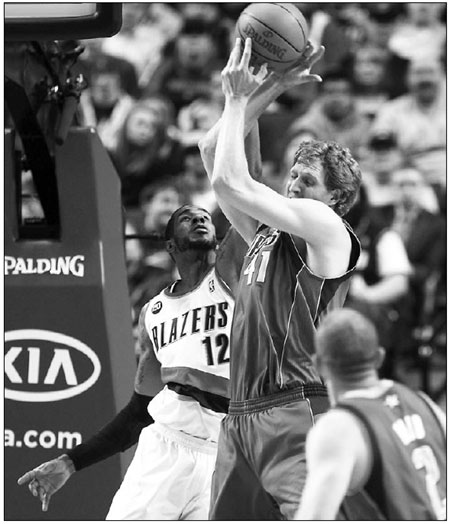 Aldridge lifts Portland over Dallas