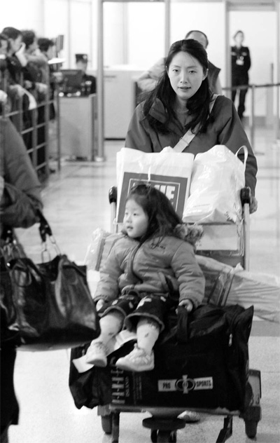 People fleeing disasters nearly book up HK hotels