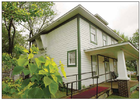 Clinton's boyhood home opens its doors