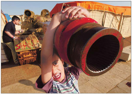 Pressure mounting on Gadhafi in Libyan capital